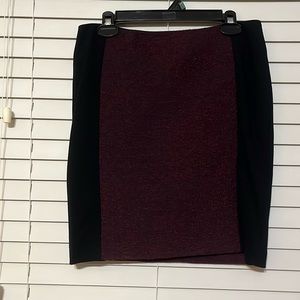 Burgundy tweed textured skirt.